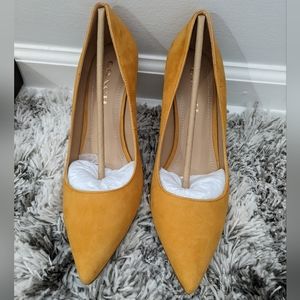 Yellow Coach Pumps Size 9.5B